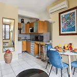 Eiffel Tower & Faubourg - 1Br - Paris Vacation Rentals